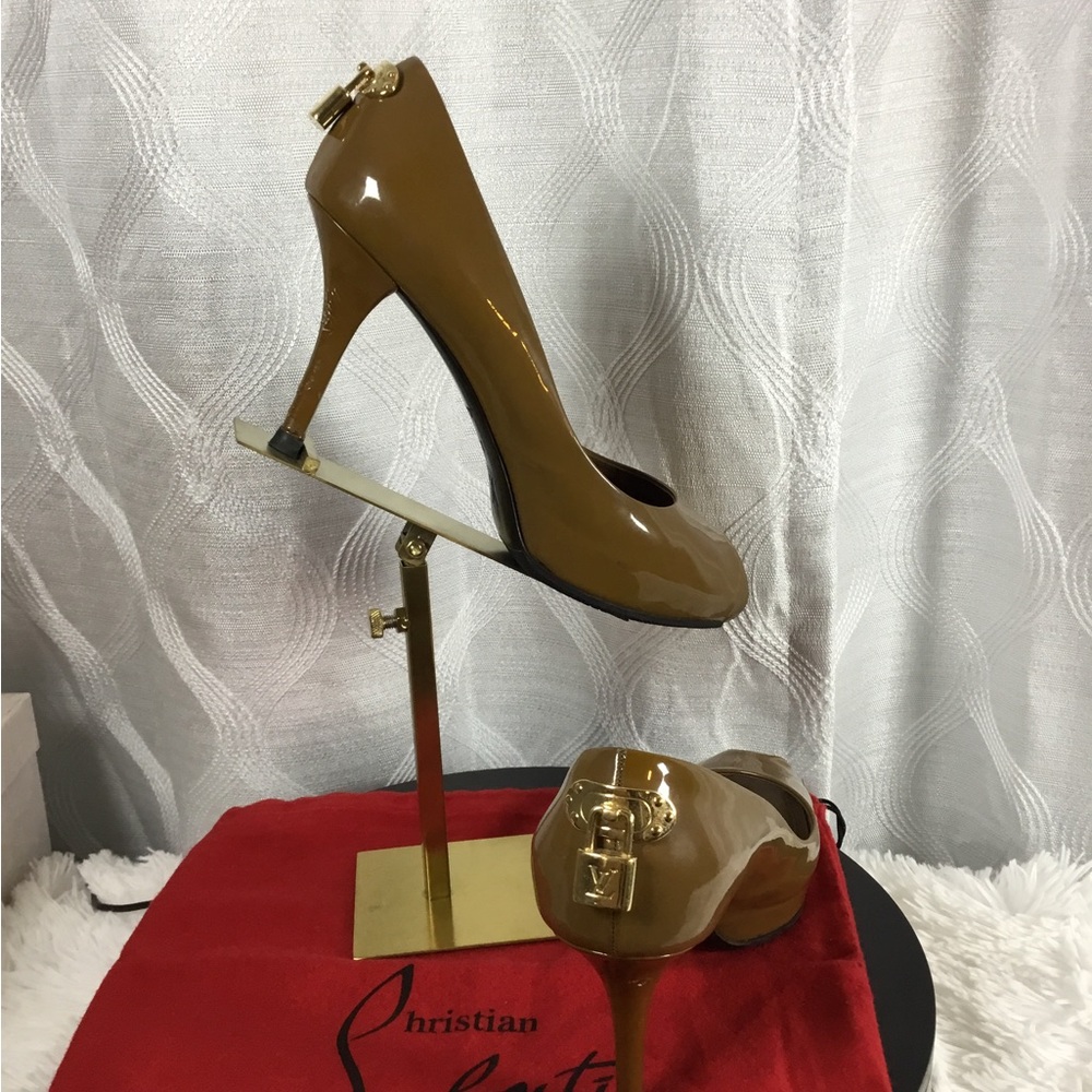 Louboutin Women’s Patent Pumps in Camel/Tan